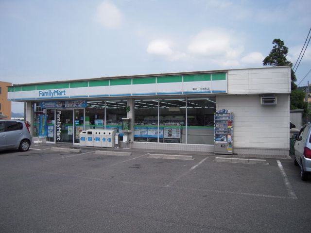 Convenience store. 710m to Family Mart (convenience store)