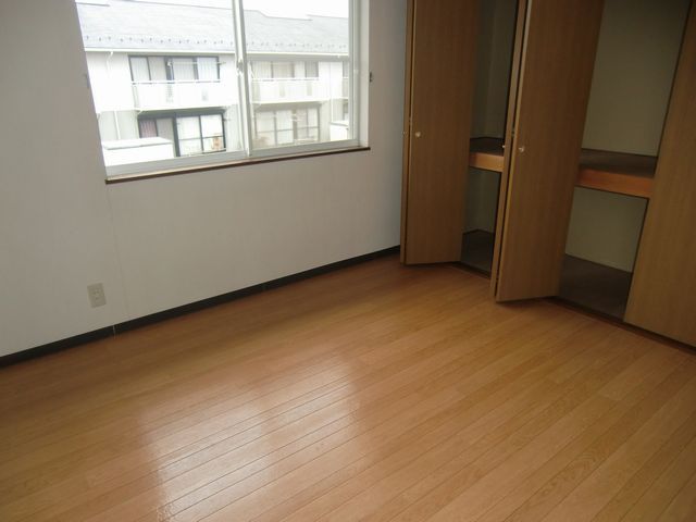 Living and room. North side room