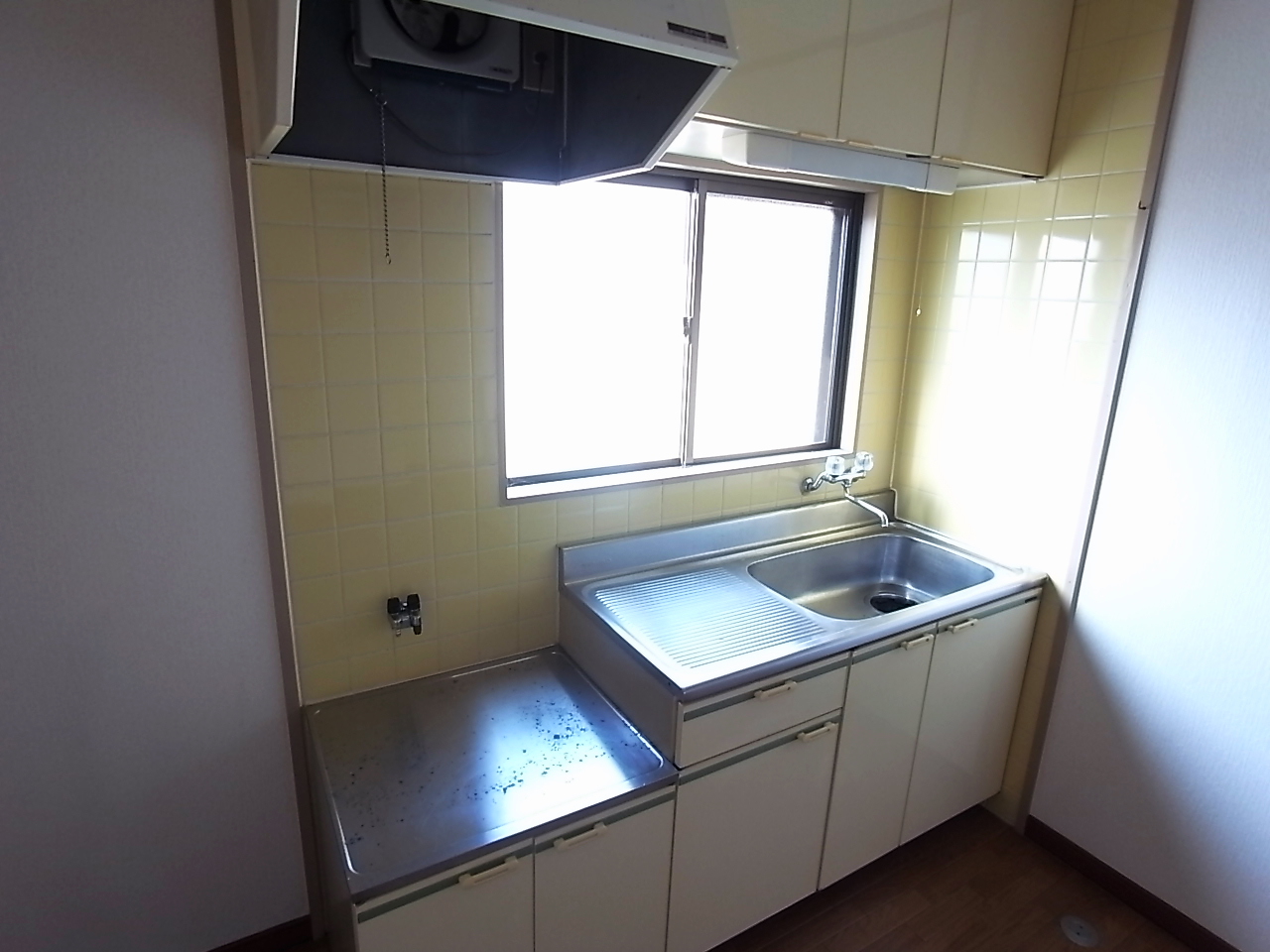 Kitchen. Same property reference photograph