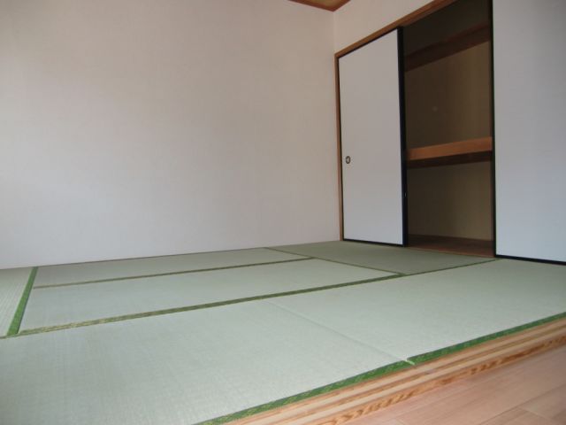 Living and room. Japanese-style room is a 6-tatami