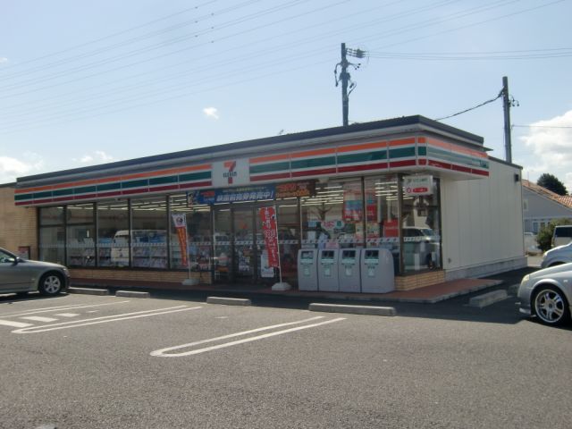 Convenience store. 160m to Seven-Eleven (convenience store)