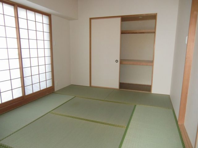 Living and room. 8 quires of Japanese-style room