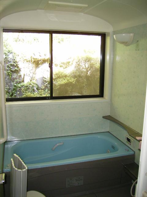 Bathroom. Large, bright unit bus window