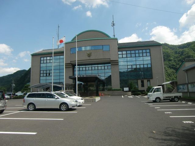 Government office. 2500m until Sakahogi office (government office)