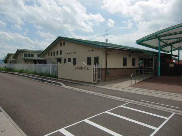kindergarten ・ Nursery. Tomica nursery school (kindergarten ・ 2500m to the nursery)