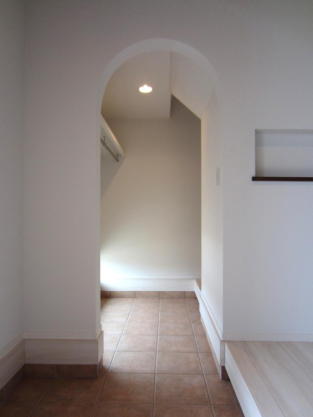 Entrance. From the entrance to the arch-shaped earthen floor storage. It is useful because it also put into the room from the dirt floor storage. 