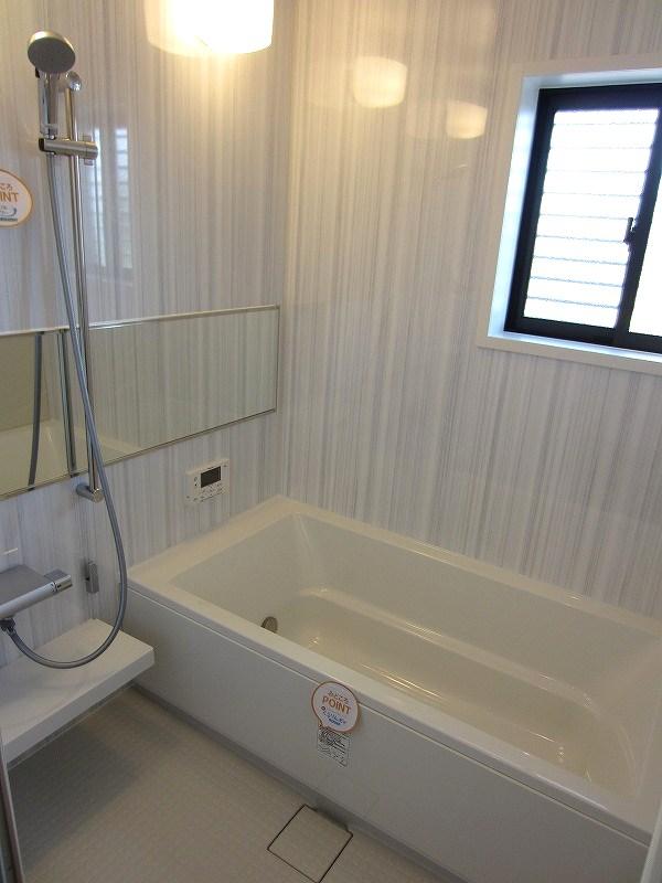 Bathroom. White in the bathroom, which was based on a very fashionable. 