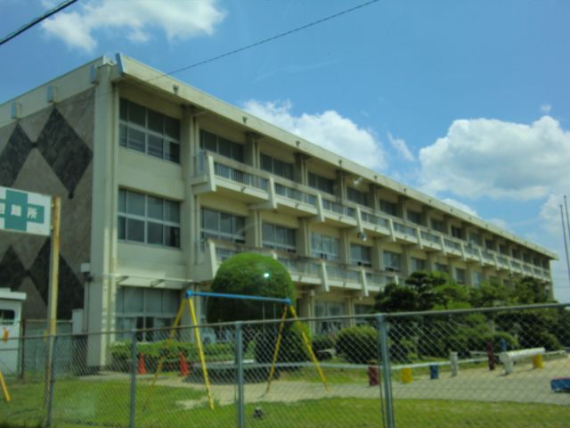 Primary school. Municipal Fushimi up to elementary school (elementary school) 1900m