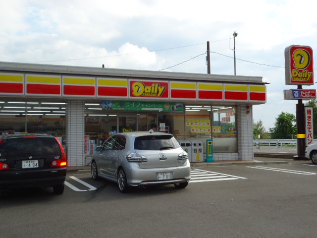 Convenience store. 1100m to the Daily (convenience store)