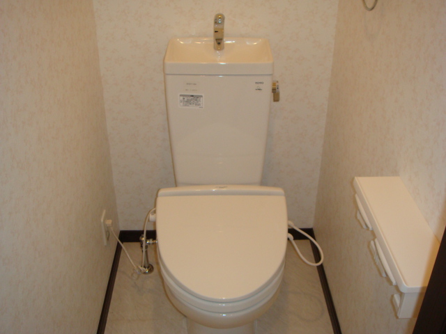 Toilet. A heated toilet seat ・ Analog model