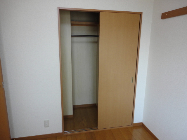 Other room space. closet