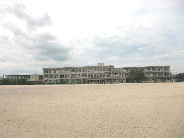 Primary school. 1400m until the Municipal Ota Elementary School (elementary school)