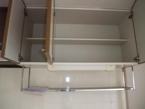 Other room space. Kitchen hanging cupboard