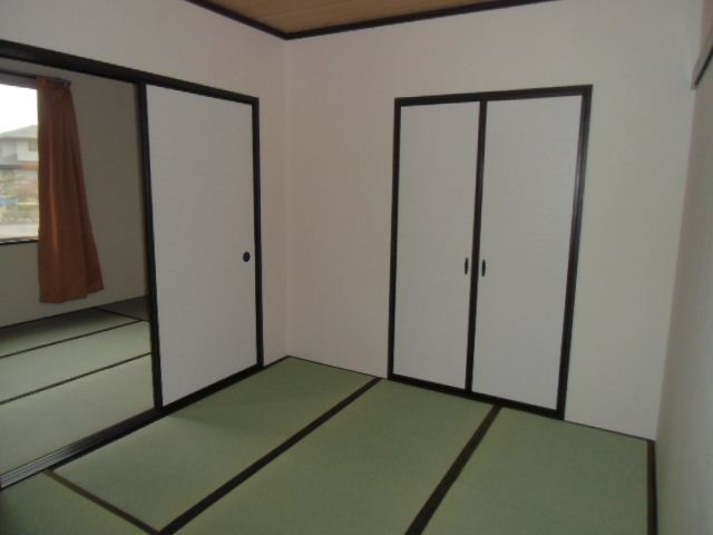 Living and room. 4.5 Pledge Japanese-style room