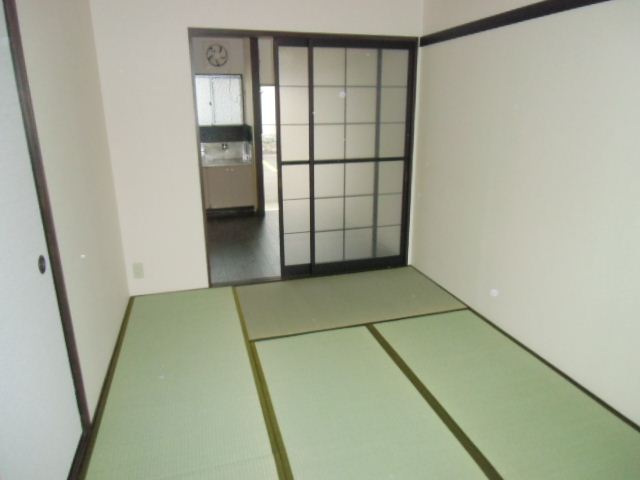 Living and room. 6 Pledge Japanese-style room