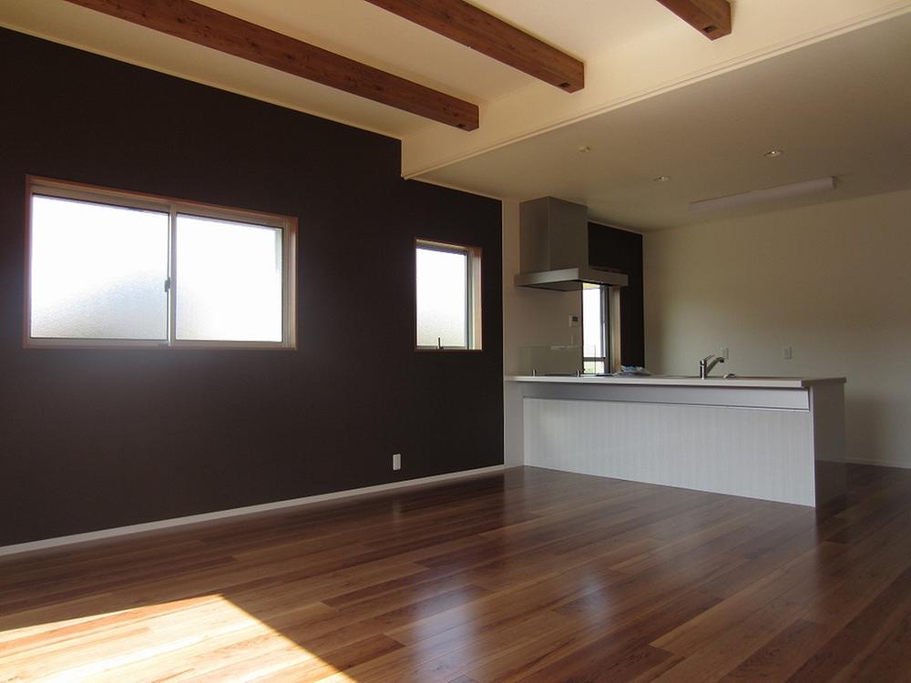 Same specifications photos (living). (7 Building) same specification