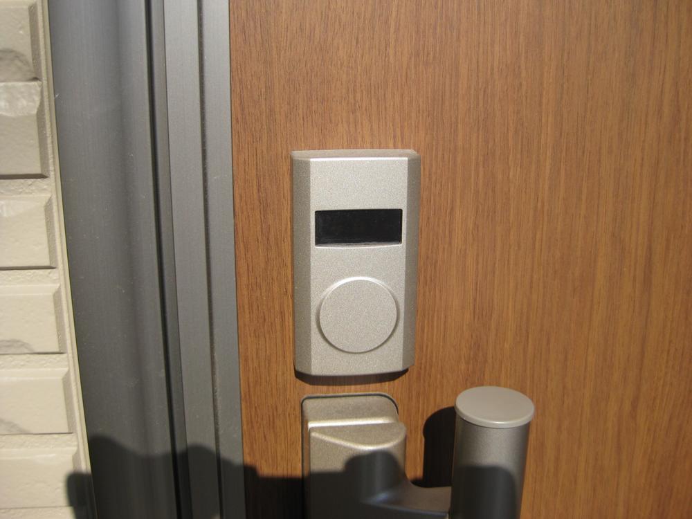 Other Equipment. Happy to open and close at the time of visitors in the electric lock