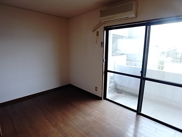 Other room space. Cleaning is in ・  ・  ・ 