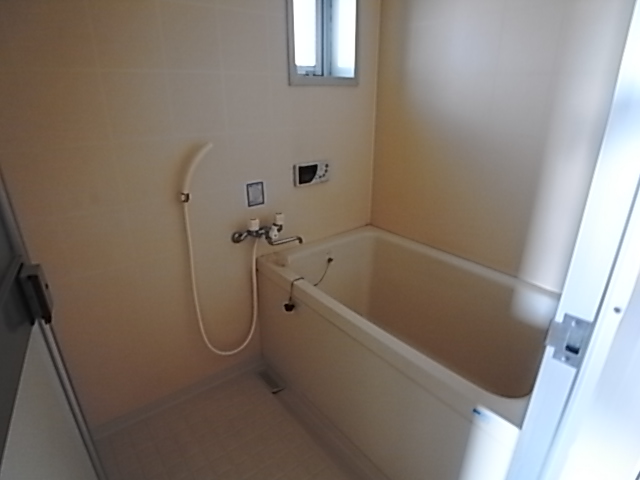 Bath. Because with a window, And also easy ventilation! Of course, it is with add cook