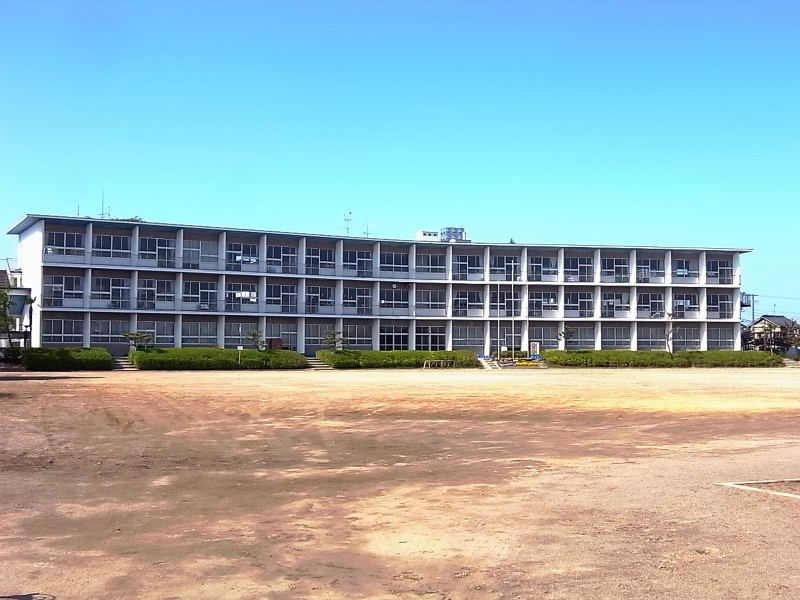 Primary school. 849m to Mizuho Municipal Ushiki elementary school (elementary school)