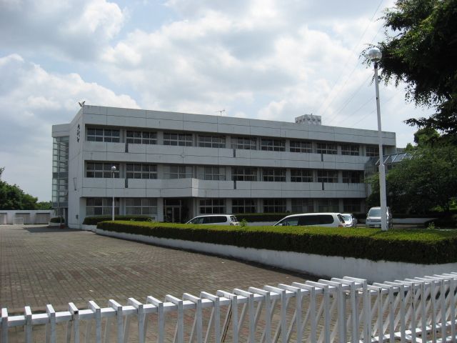 Junior high school. Municipal Hozumi up north junior high school (junior high school) 980m