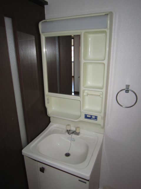 Washroom. Easy-to-use wash basin be independent
