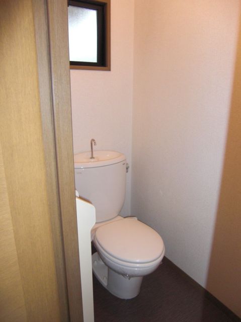 Toilet. It is one of the few small window with a toilet. 