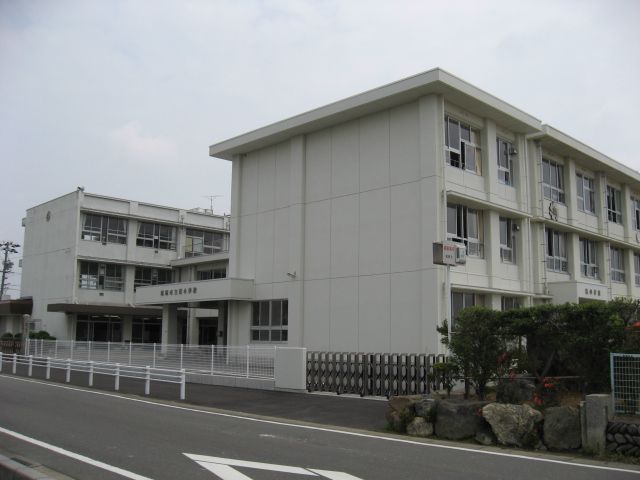 Primary school. 750m until the Municipal Minami Elementary School (Elementary School)