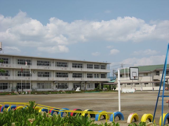 Primary school. 1100m until the Municipal Honda Elementary School (elementary school)