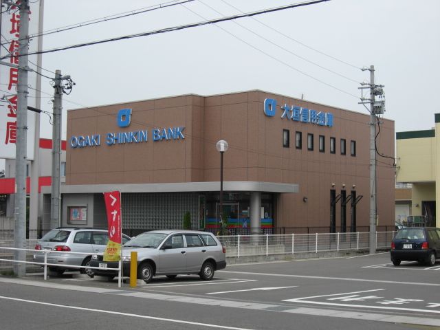 Bank. 1100m to Ogaki Shinkin Bank (Bank)