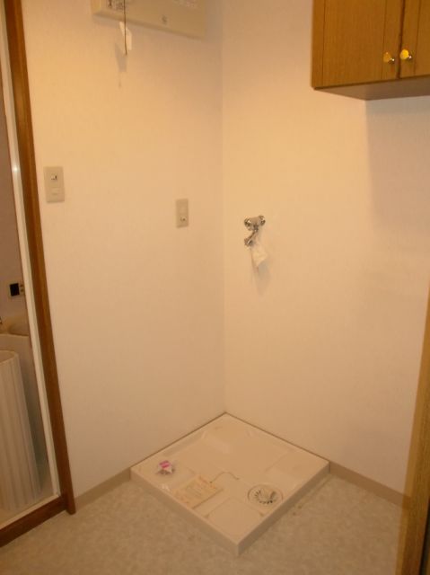 Other room space. Relaxed some basin ・ It is undressing space. 
