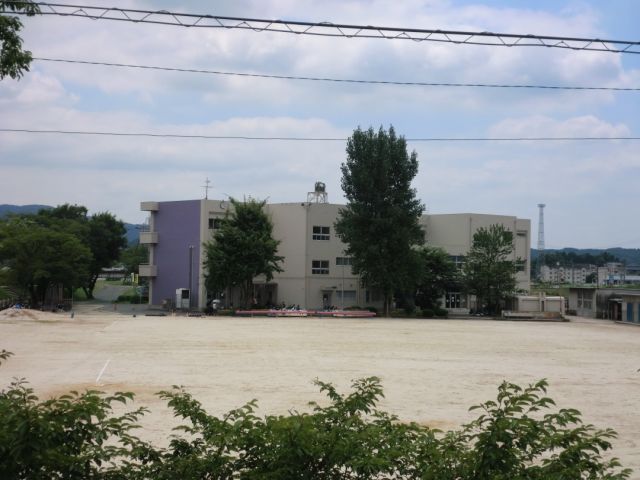 Primary school. Municipal Toki to elementary school (elementary school) 1700m