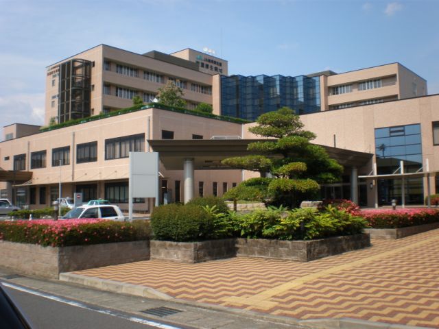 Hospital. 840m to the east, rich raw Hospital (Hospital)