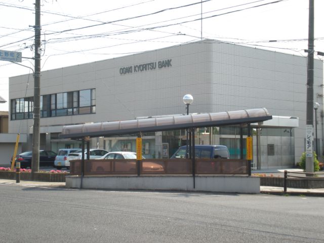 Bank. Ogaki Kyoritsu Bank until the (bank) 240m