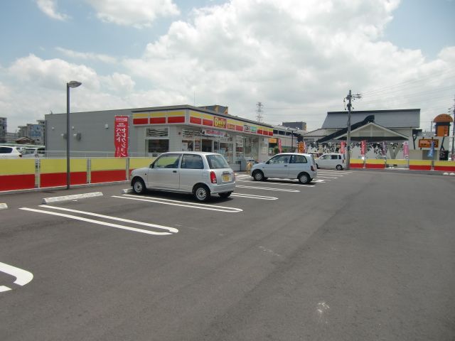Convenience store. Daily Yamazaki 960m to the north high Town store (convenience store)