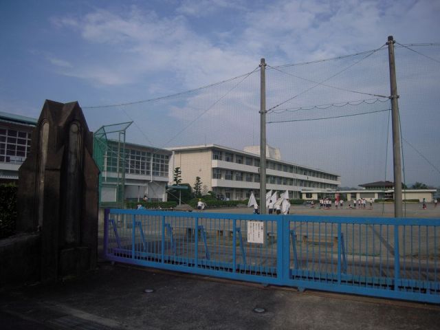 Primary school. Municipal Sekita to elementary school (elementary school) 2000m