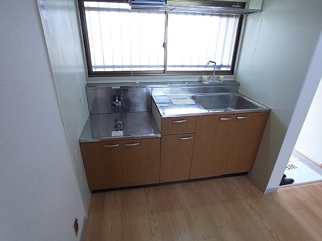 Kitchen. Relieved to not see directly the kitchen from the front door ☆ 