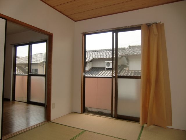 Living and room. It is a good Japanese-style wind street