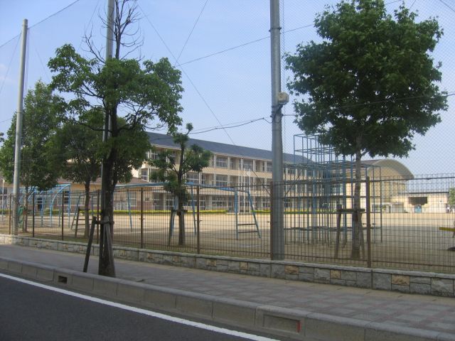Primary school. Municipal to northern South elementary school (elementary school) 1100m