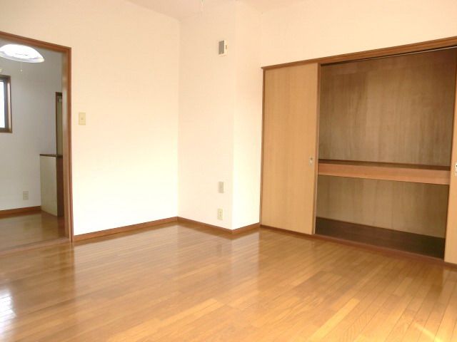 Living and room. Large storage also attractive. 