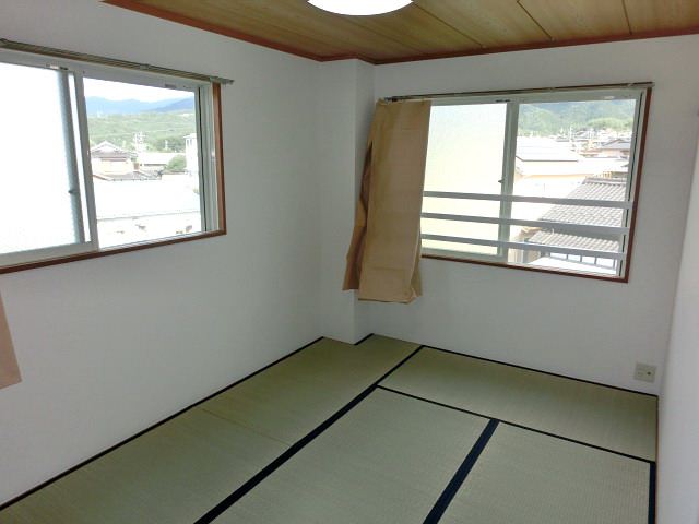 Living and room. Windows are many bright Japanese-style room