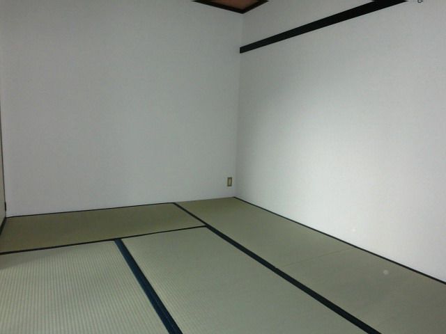 Living and room. It settles down Japanese-style room. 