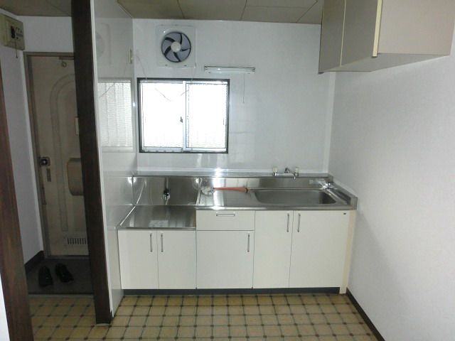 Kitchen. Gas stove installation Allowed