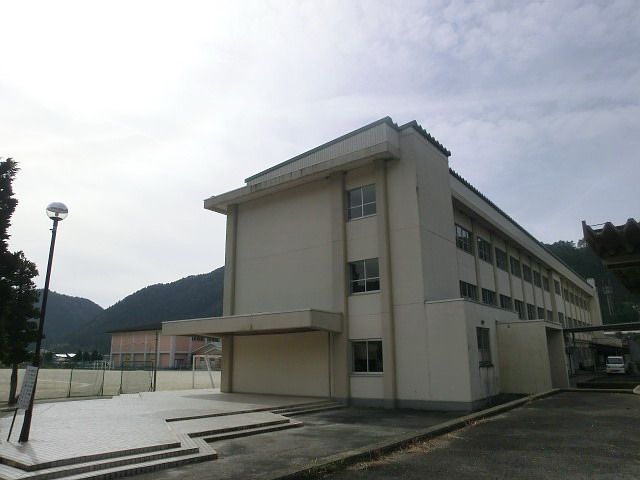 Junior high school. Municipal Tsukechi until junior high school (junior high school) 2700m