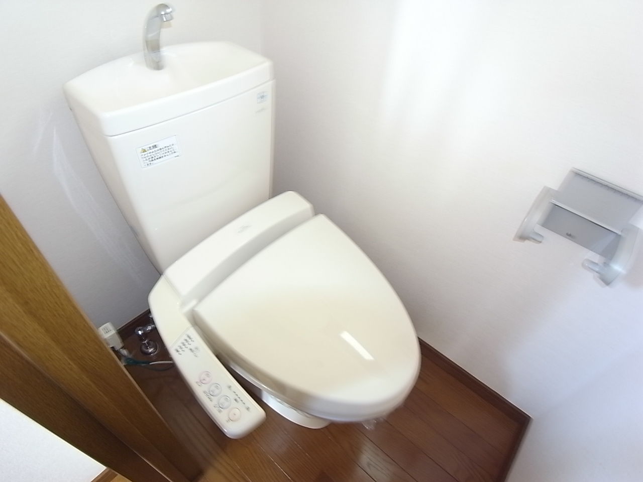 Toilet. It is a warm water washing toilet seat there is a feeling of cleanliness ^^