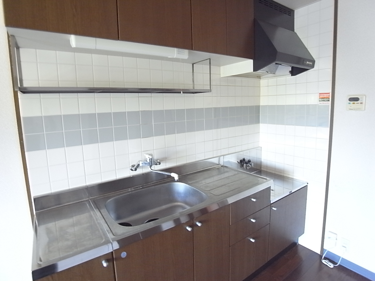 Kitchen. Spread of kitchen ^^ two-burner stove can be installed