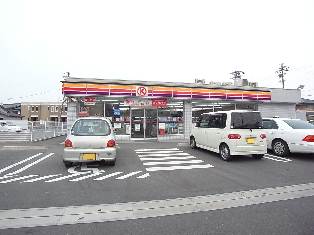 Convenience store. 2042m to Circle K Ogaki Makino store (convenience store)