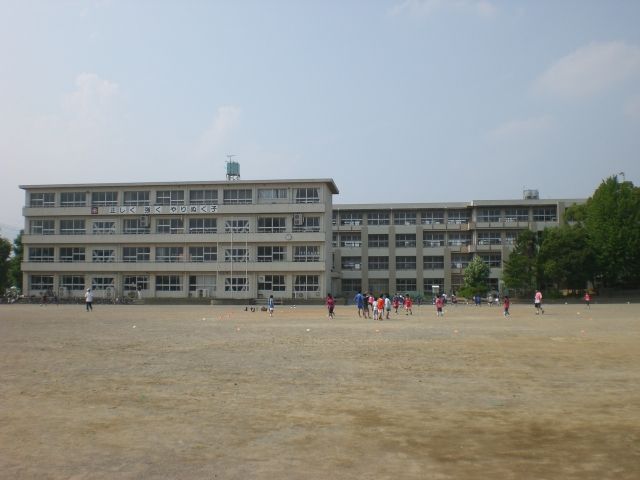 Primary school. 1600m until the Municipal 宇留 student elementary school (elementary school)