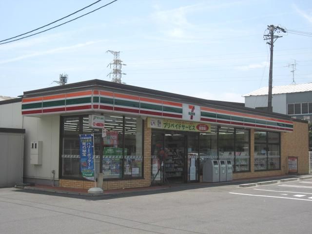 Convenience store. 460m to Seven-Eleven (convenience store)