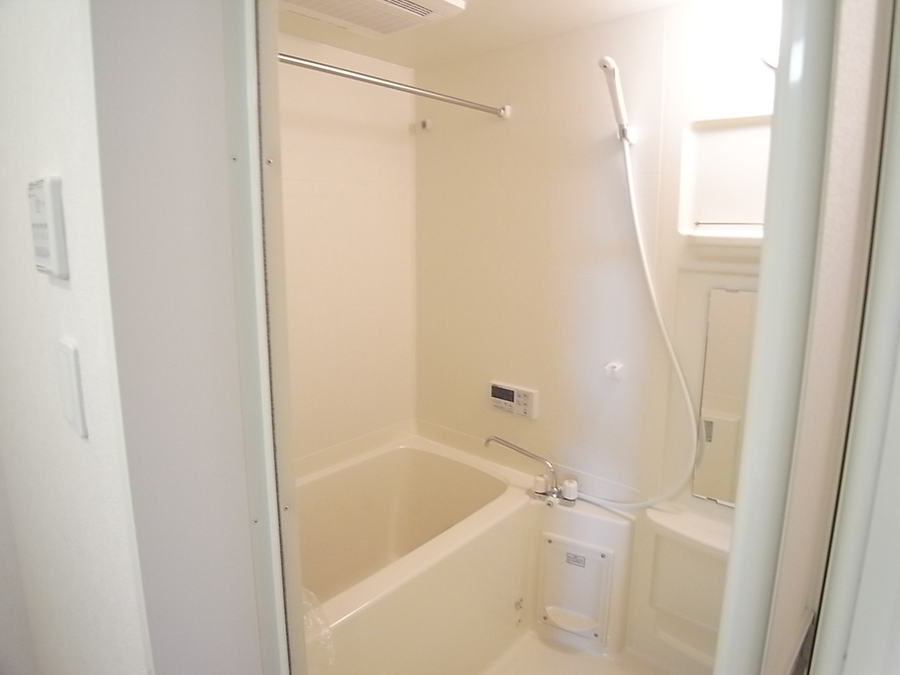 Bath. Spacious bathing ・ Clean unit type! ! With bathroom dryer will be saved!